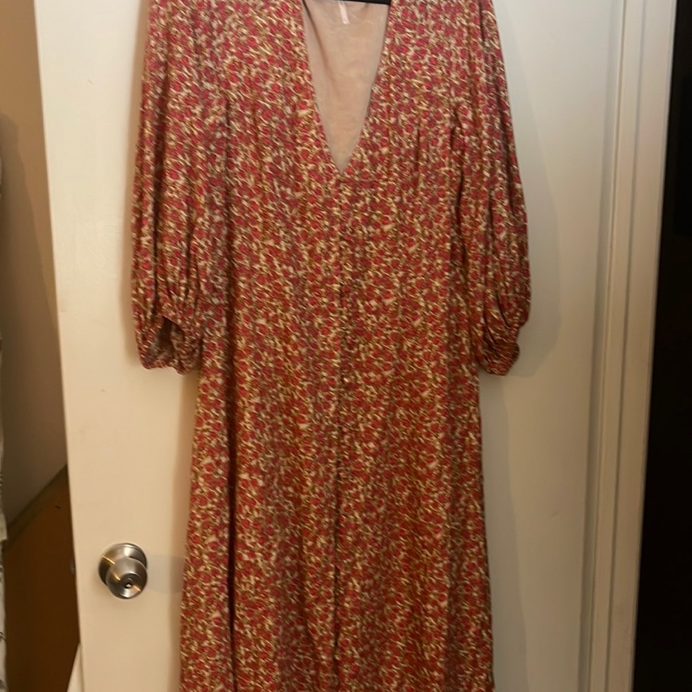 FREEPEOPLE LONG BUTTON DOWN DRESS WITH 3/4 SLEEVES W ELASTIC AT HEM NWOT SIZE L